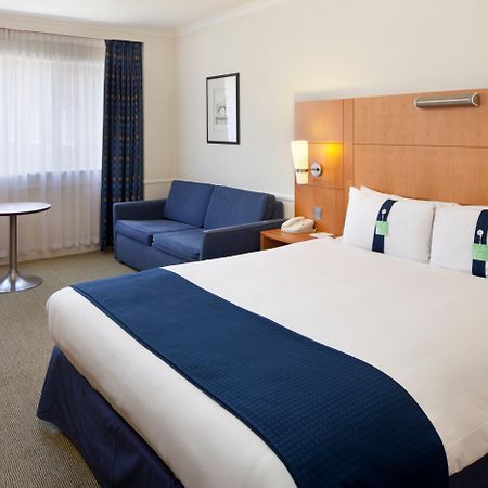 Holiday Inn Guildford By Ihg Exterior foto