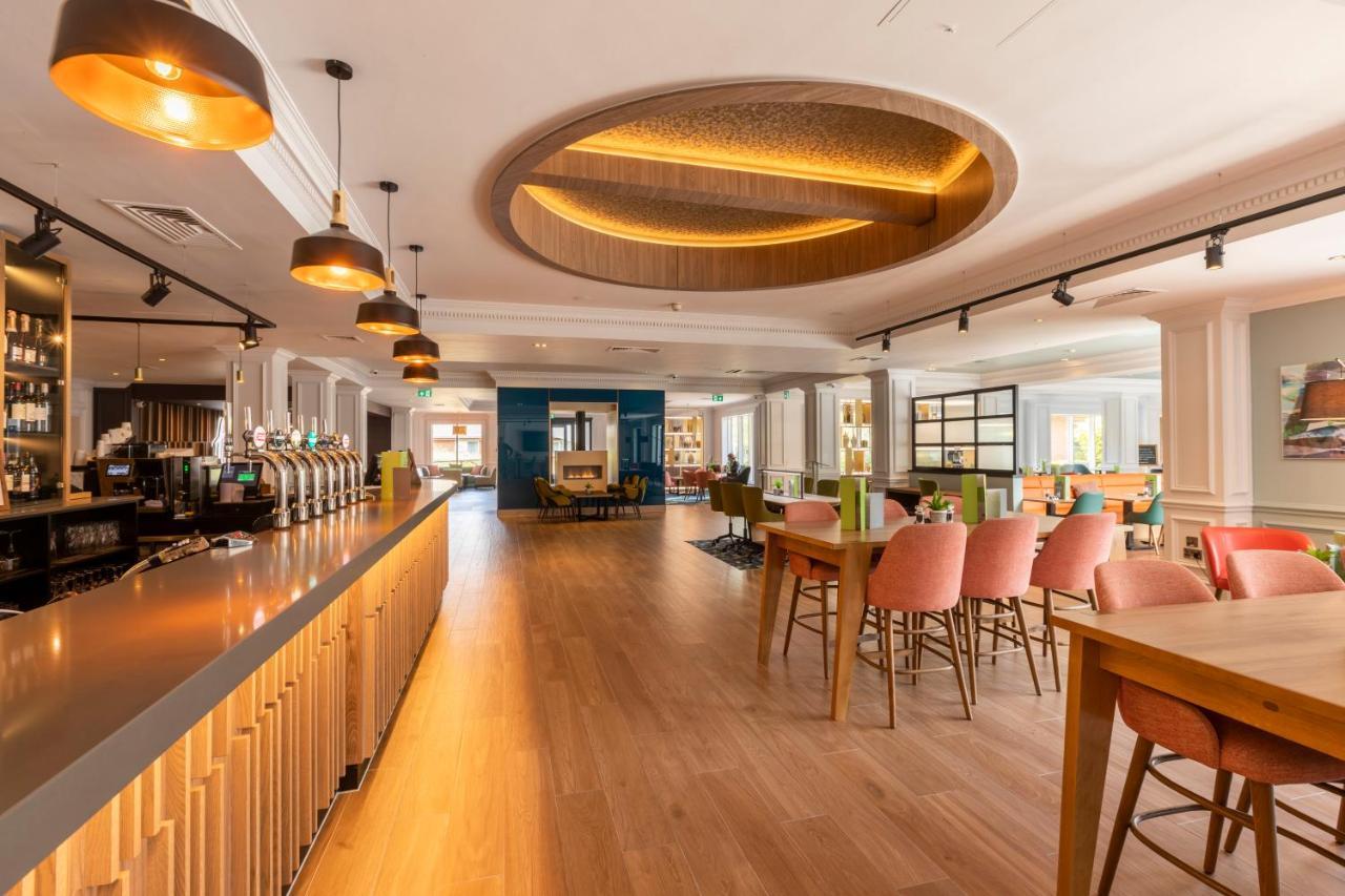 Holiday Inn Guildford By Ihg Exterior foto