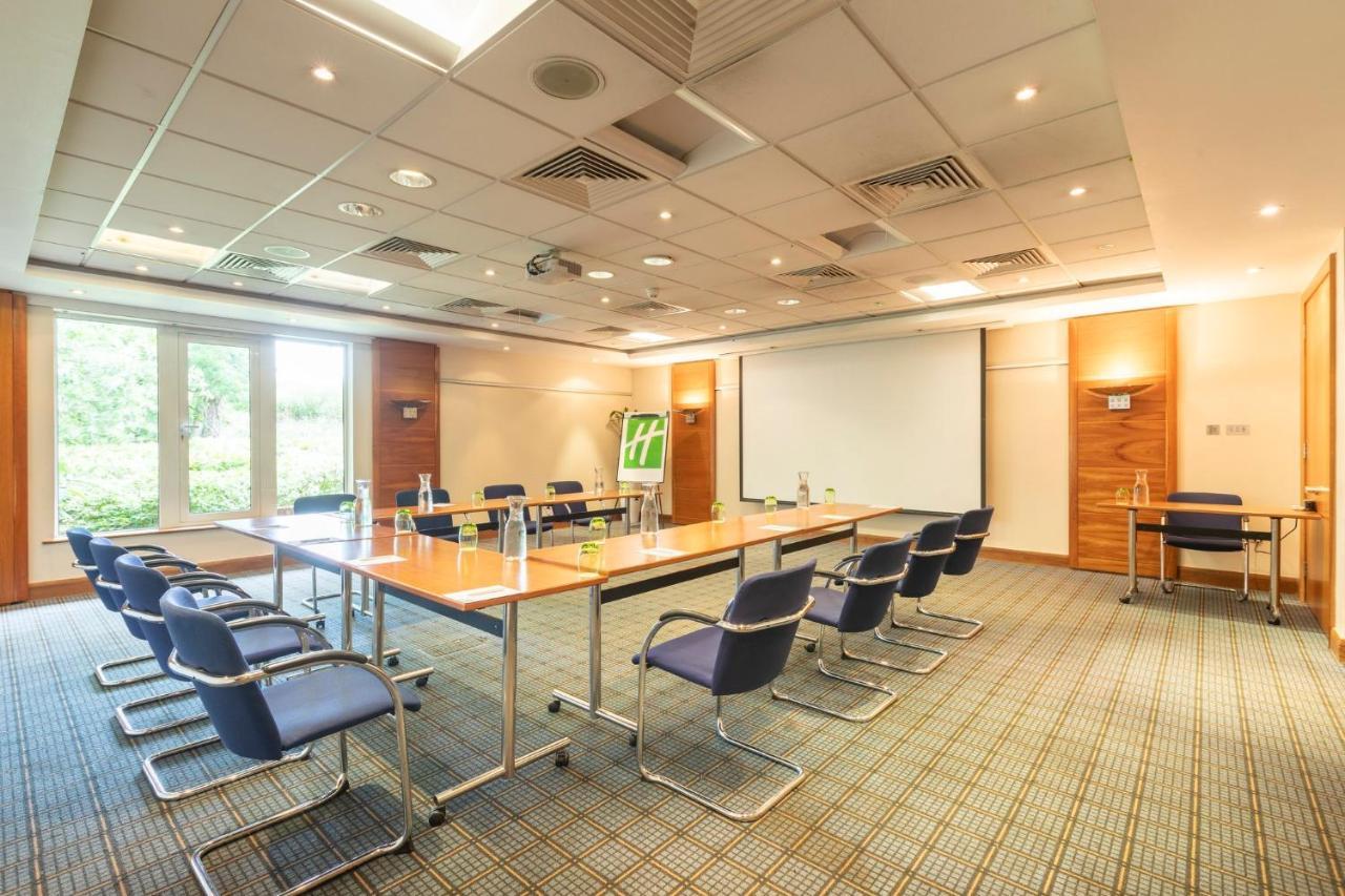 Holiday Inn Guildford By Ihg Exterior foto
