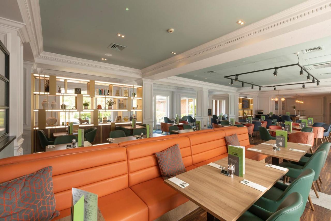 Holiday Inn Guildford By Ihg Exterior foto