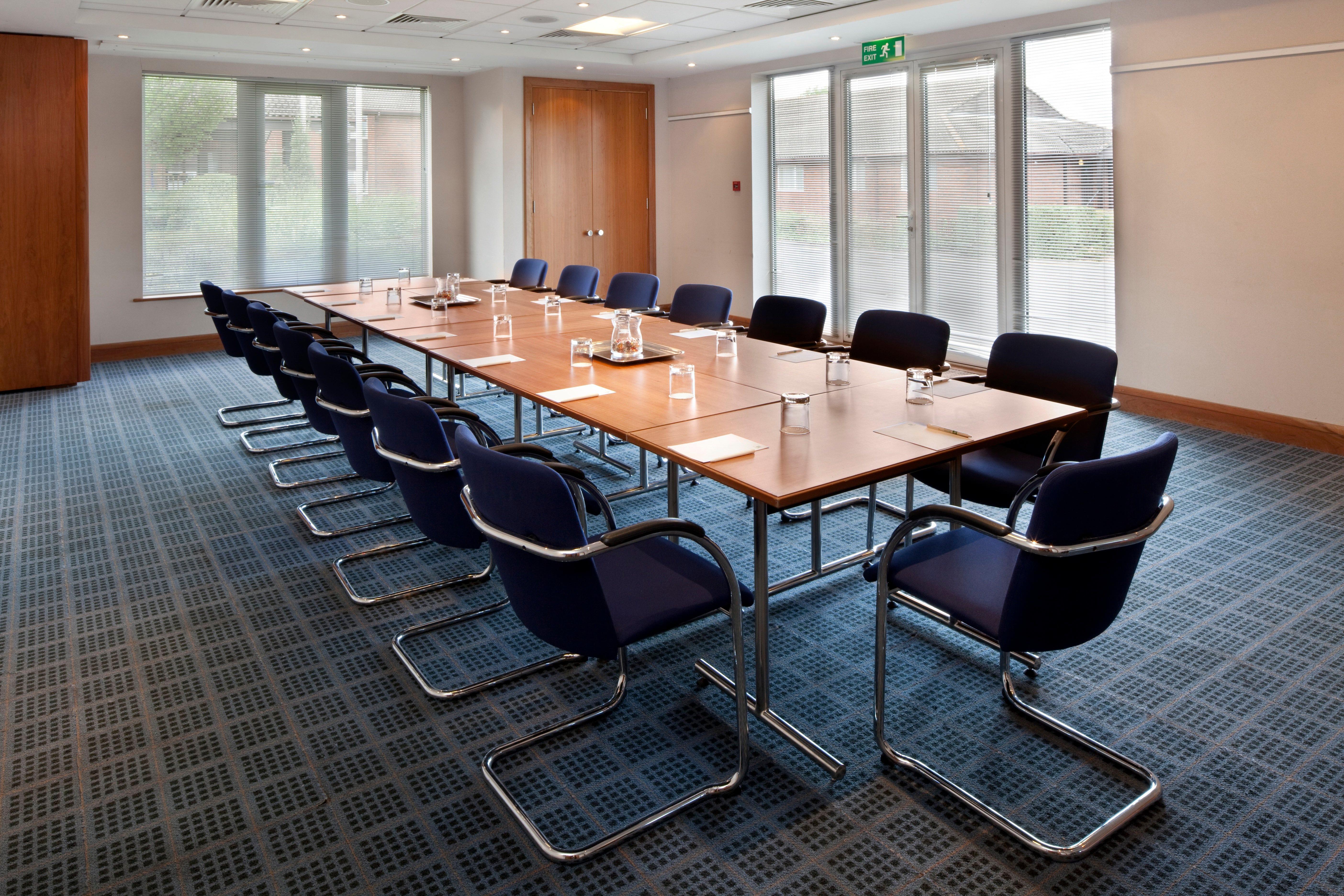 Holiday Inn Guildford By Ihg Exterior foto