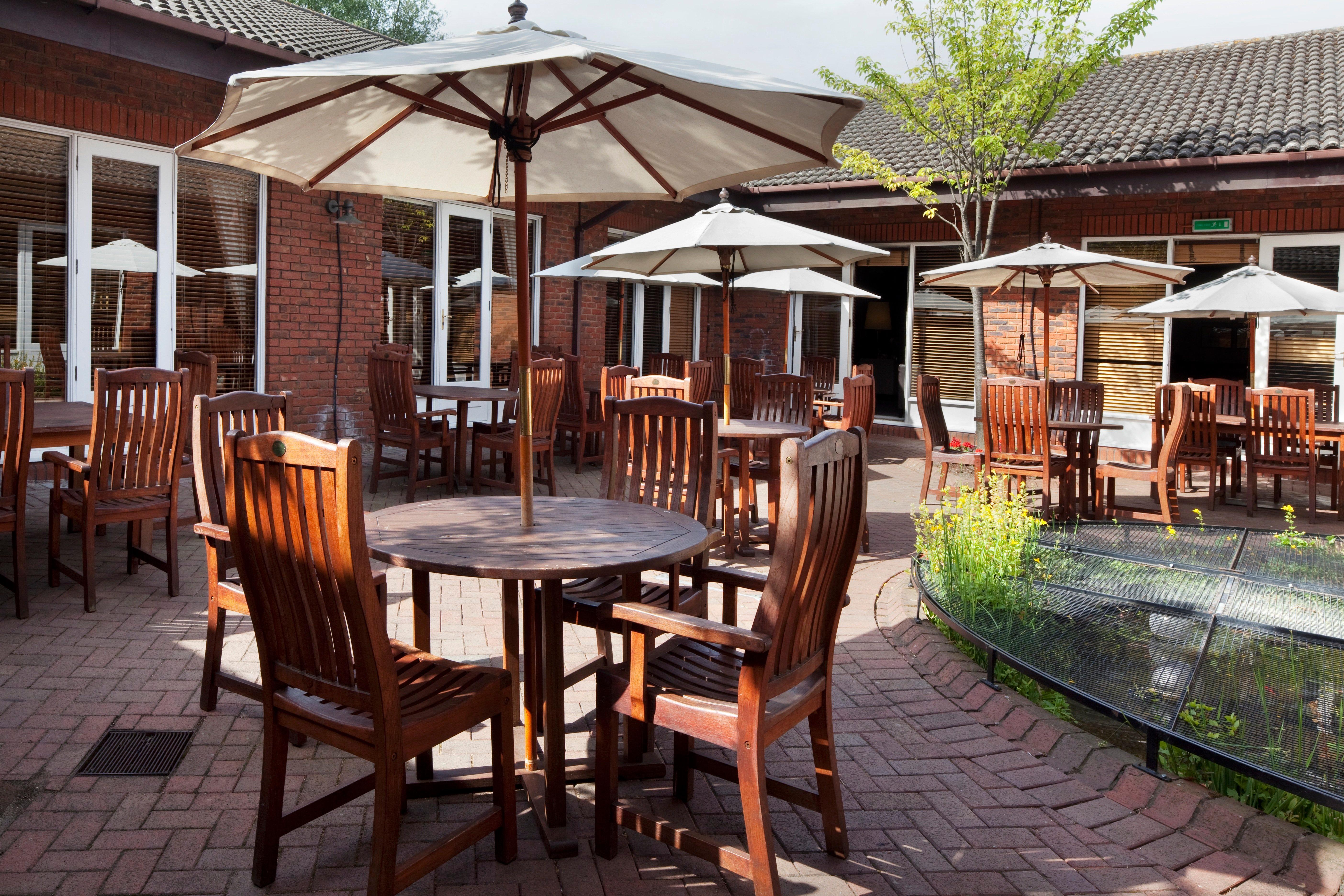 Holiday Inn Guildford By Ihg Exterior foto