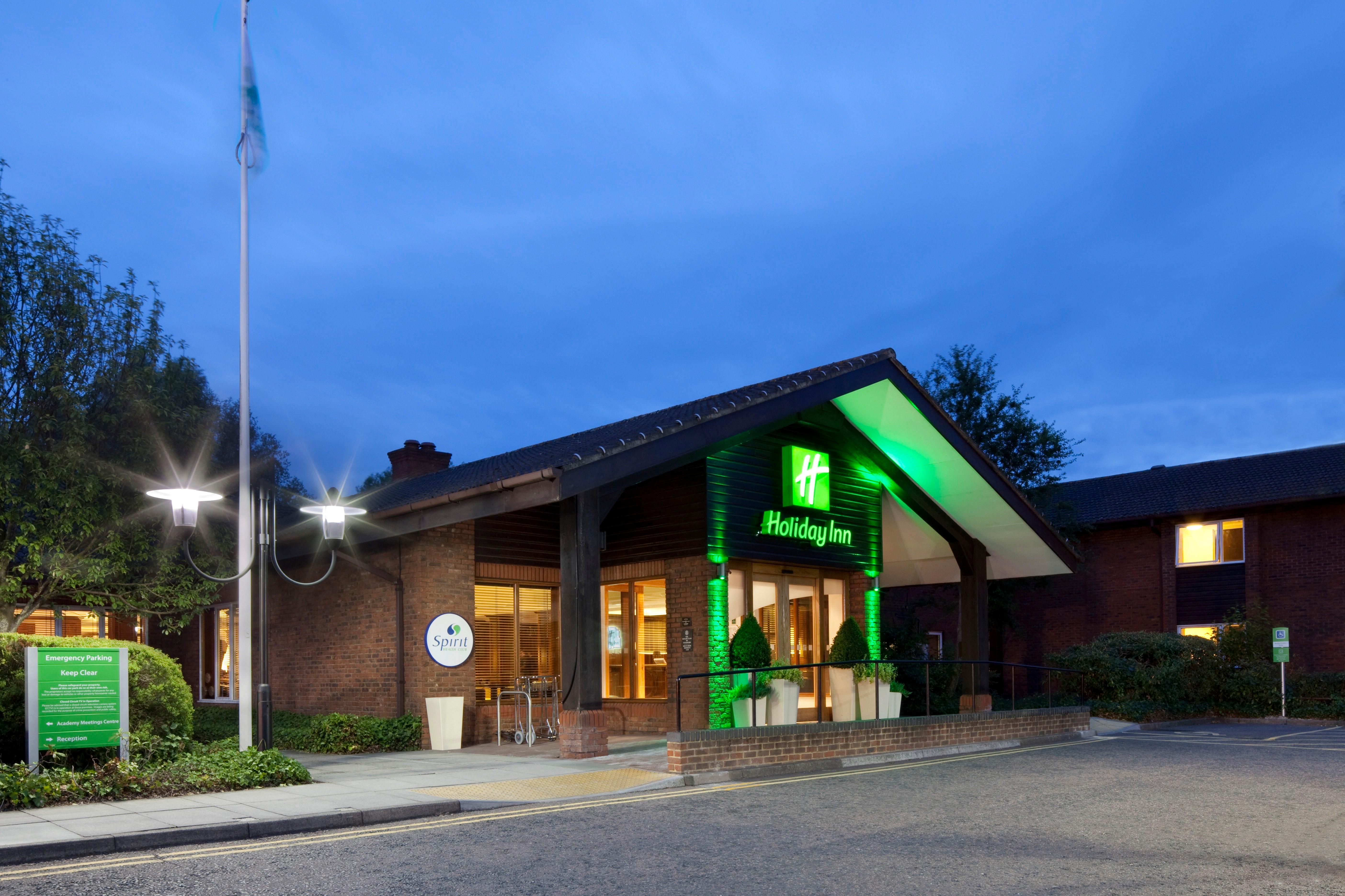Holiday Inn Guildford By Ihg Exterior foto