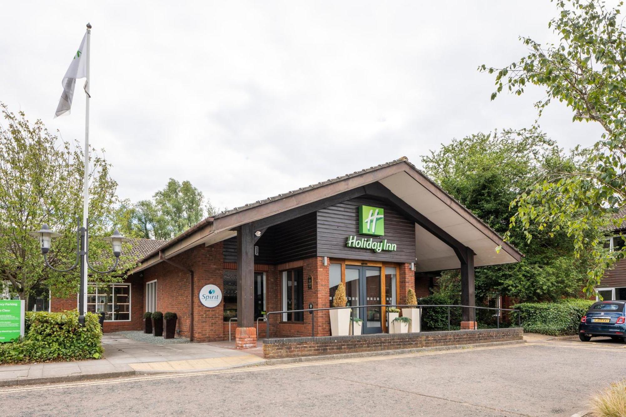 Holiday Inn Guildford By Ihg Exterior foto
